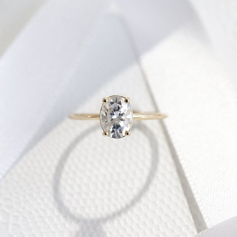 Elegantní zásnubní prsten s oval moissanitem s výběrem velikosti Frost 110238