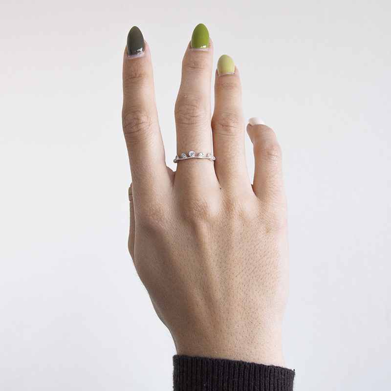 Minimalistický prsten s diamanty Bates 110378
