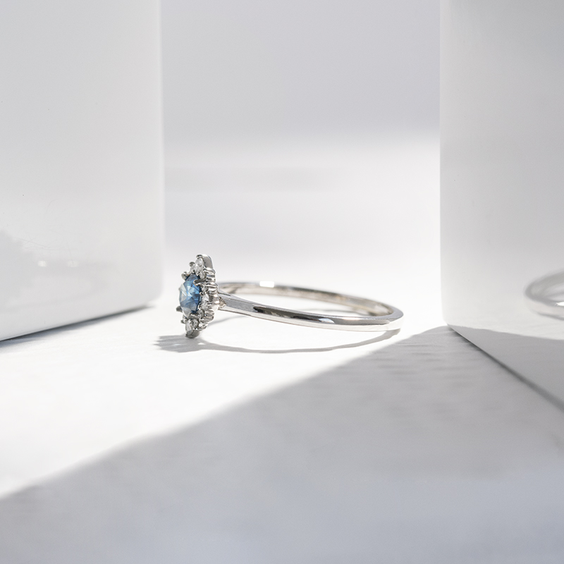 Zásnubní prsten s 0.31ct IGI certifikovaným modrým lab-grown diamantem Febe 111348