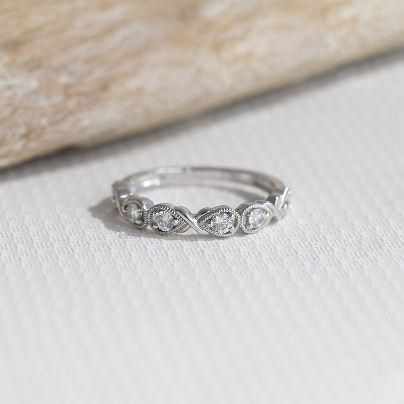 Vintage prsten zdobený diamanty Calvin 112188