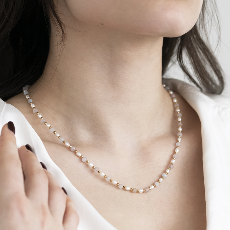 Stříbrný pozlacený náhrdelník s perlami a morganitovými korálky Rossa 115668