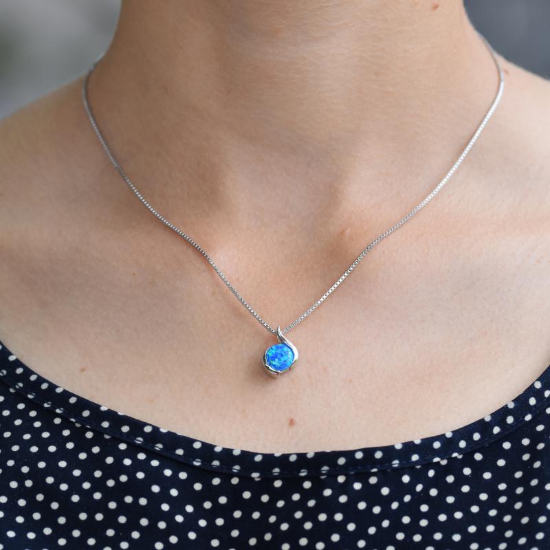 Stříbrný náhrdelník s modrým opálem 11638