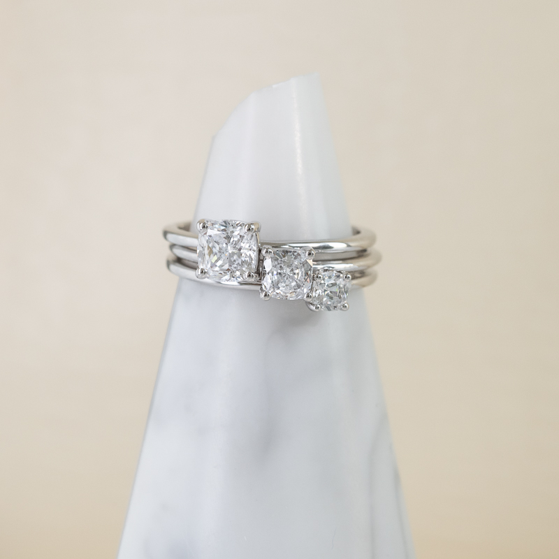 Zásnubní prsten s cushion diamantem Macey 121328
