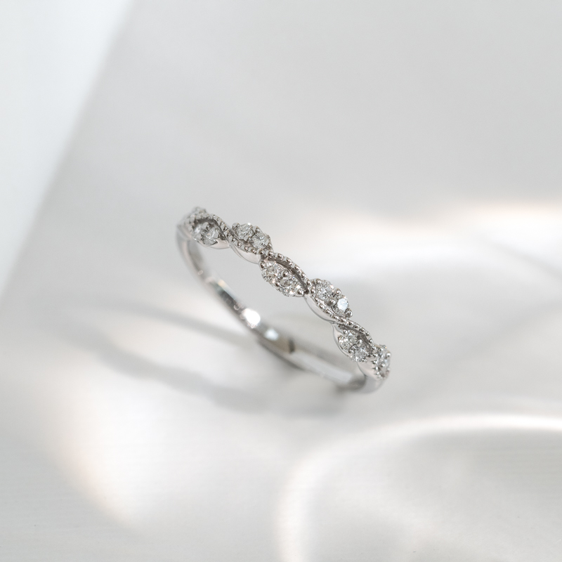 Něžný eternity prsten s diamanty Britton 124728