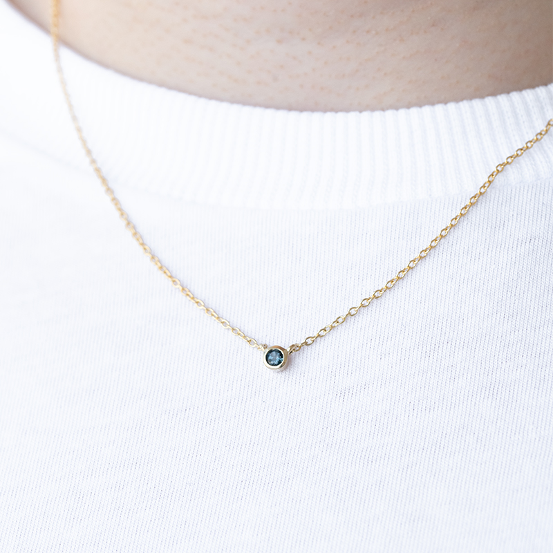 Stříbrný minimalistický náhrdelník s londýnským topazem Glosie 125148