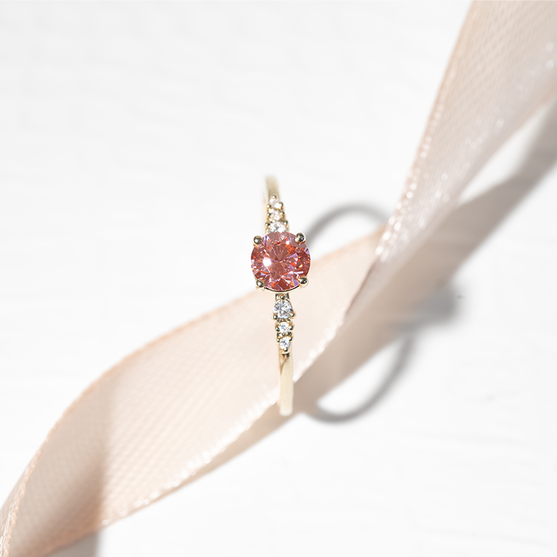 Zásnubní prsten s certifikovaným fancy pink lab-grown diamantem Amity 125958