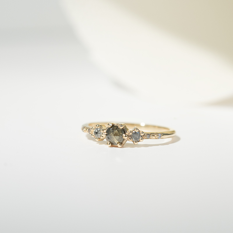 Zásnubní prsten se salt and pepper diamanty Willa 129688