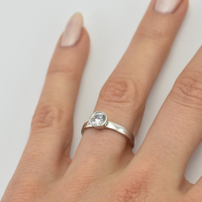 Zásnubní prsten s diamantem Sajala