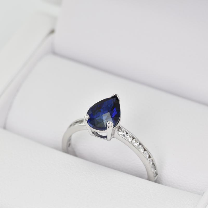 Prsten s modrým safírem 22148