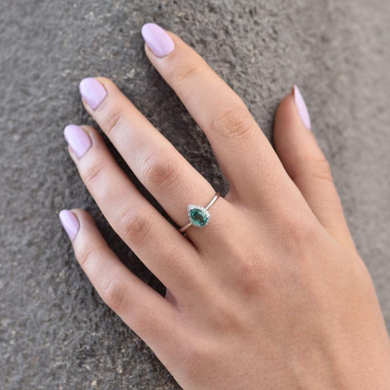 Smaragdový prsten s diamanty Disha