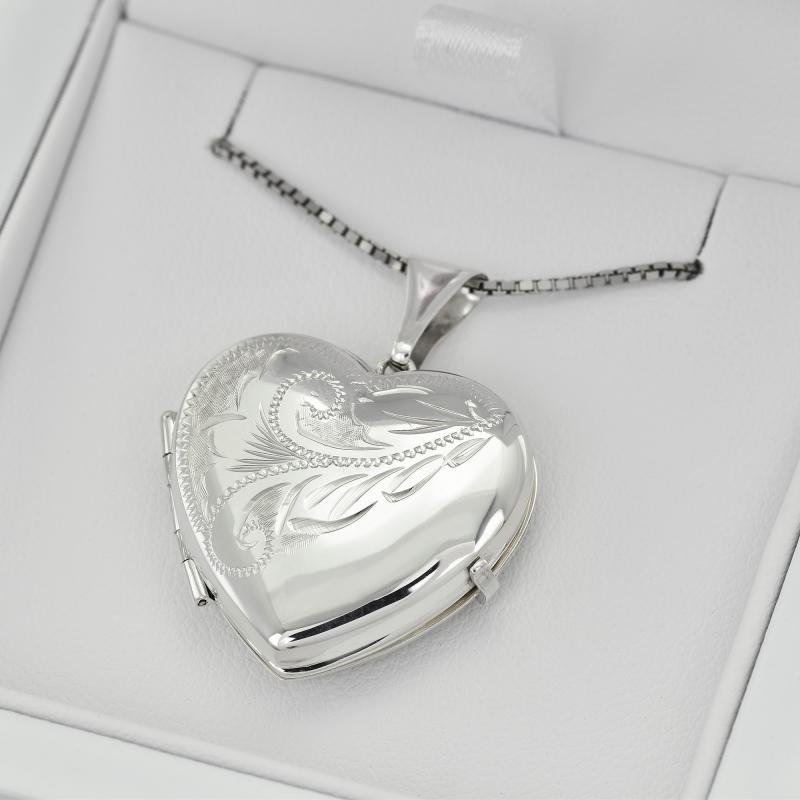 Stříbrný medailon ve tvaru srdce 25838