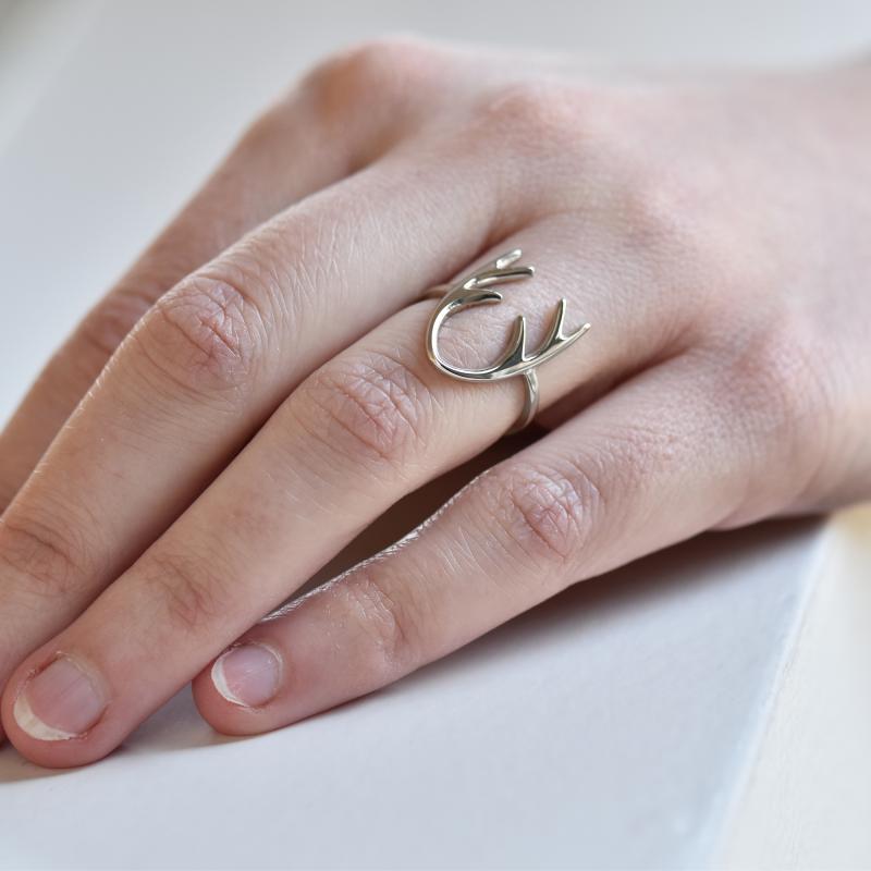 Prsten ve tvaru paroží
