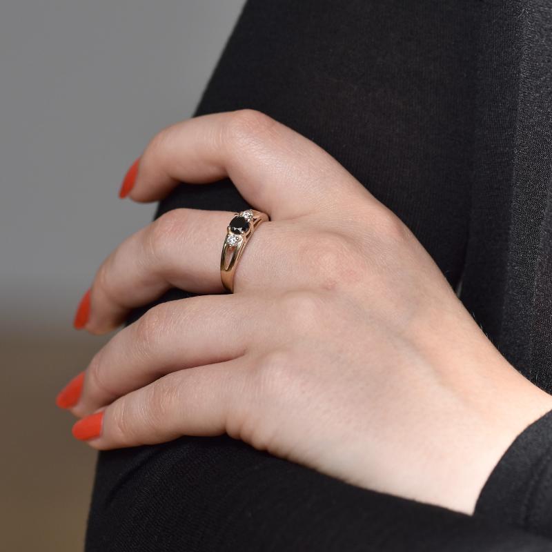 Zásnubní prsten s černým a bílými diamanty Keery