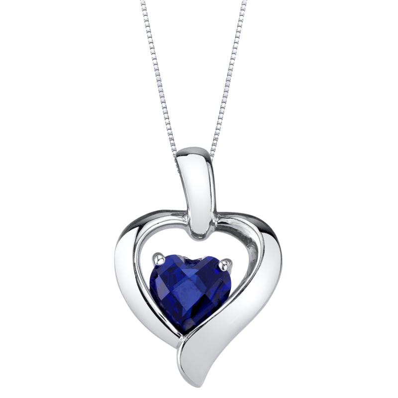 Stříbrný přívěsek ve tvaru srdce s modrým safírem