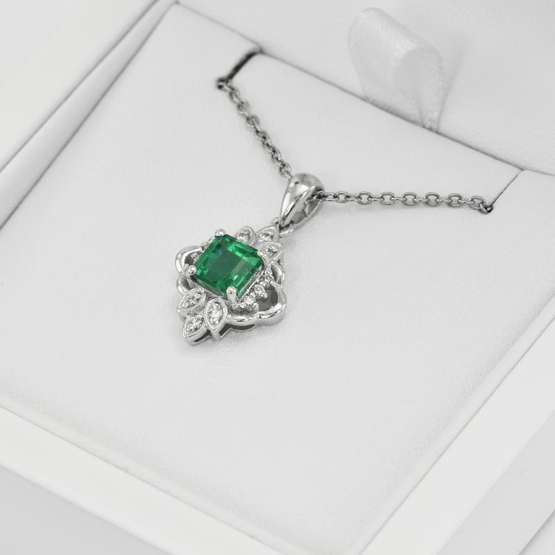 Smaragdový platinový přívěsek s diamanty 348