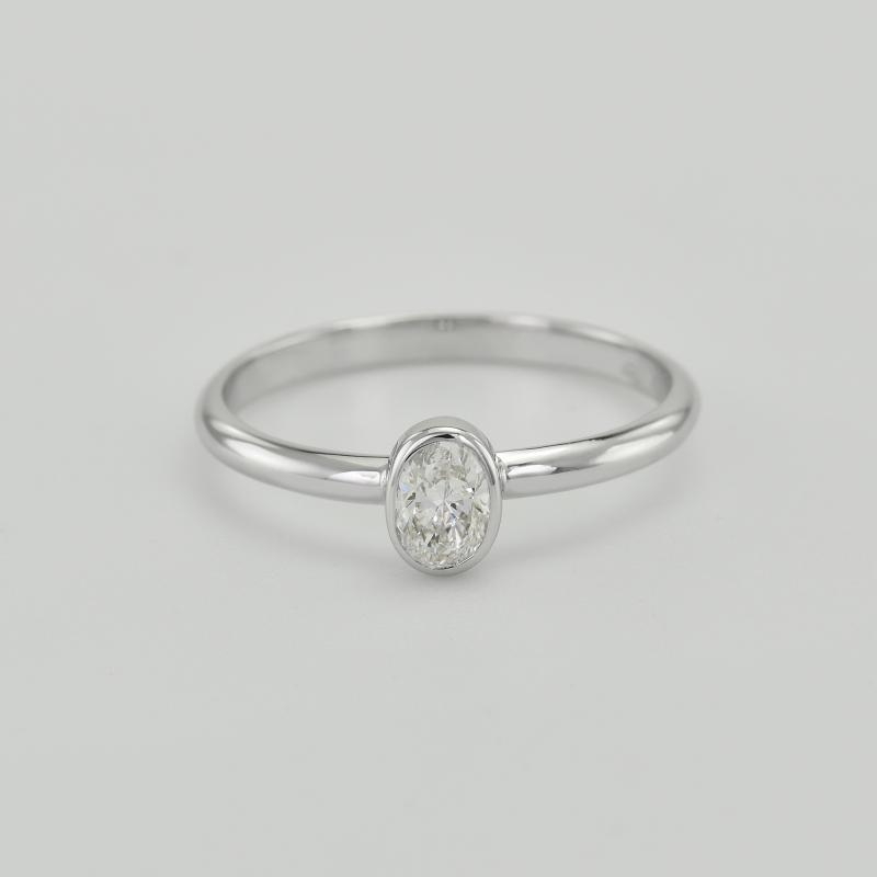 Prsten s oválným diamantem 37338