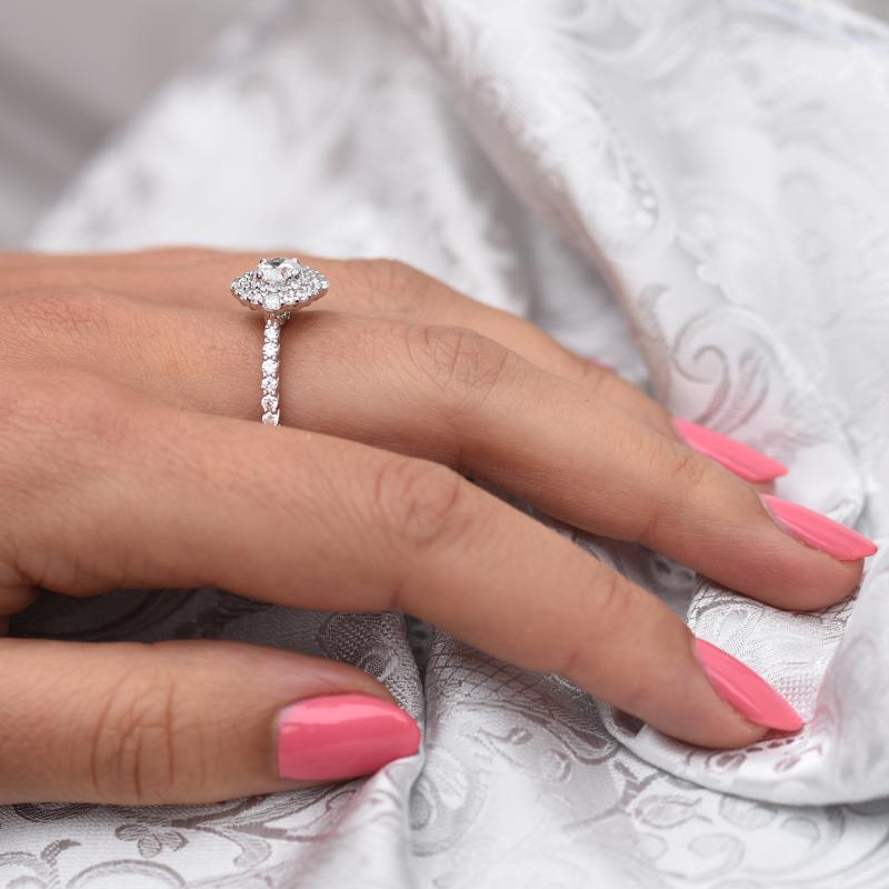 Zlatý diamantový prsten v halo stylu 48168