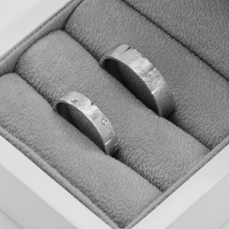 Netradiční snubní prsteny s diamanty 48318
