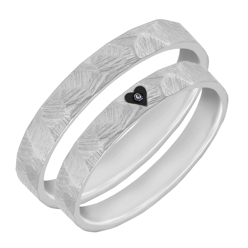 Atypické snubní prsteny s gravírem srdce 49378