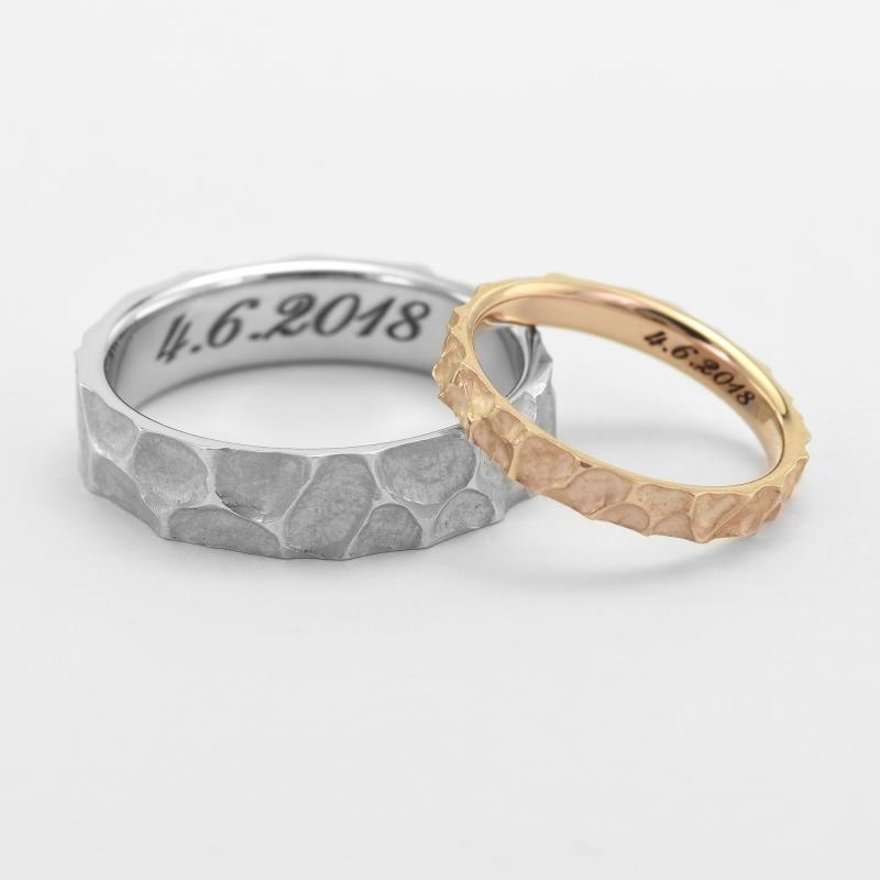 Snubní prsteny ze zlata s reliéfem 52618