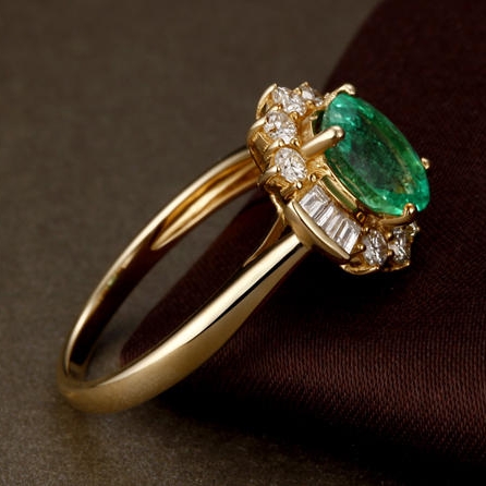 Prsten s oválným přírodním smaragdem 6138