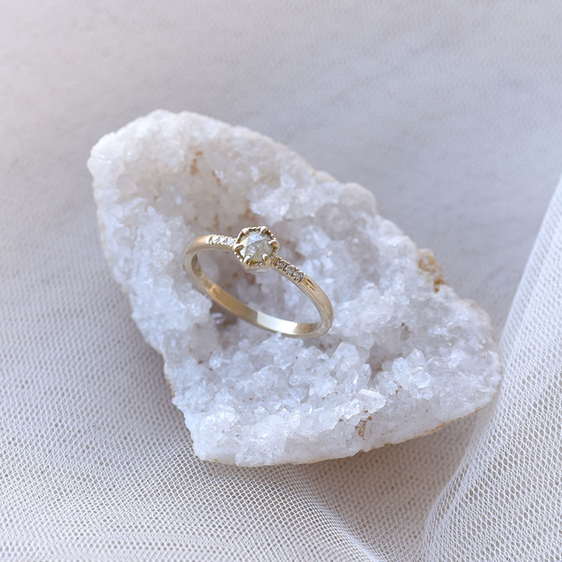 Zlatý diamantový prsten 67458