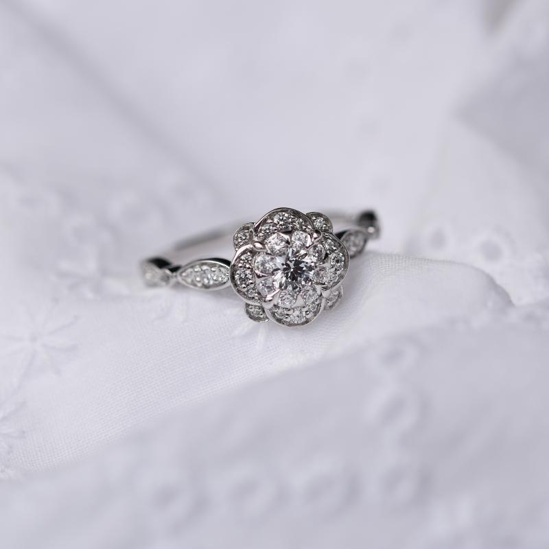 Diamantový květ v prstenu 68368