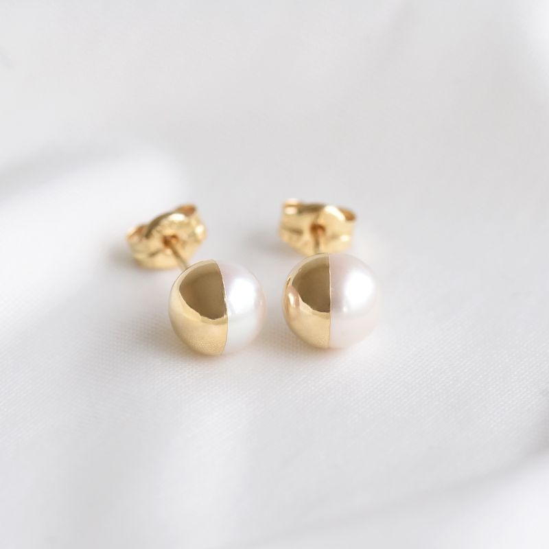 Decentní perlové náušnice ze zlata