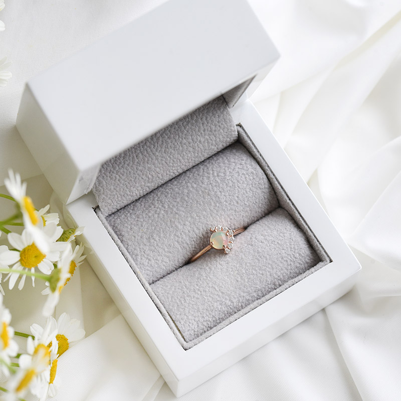 Opálový prsten z růžového zlata 82208