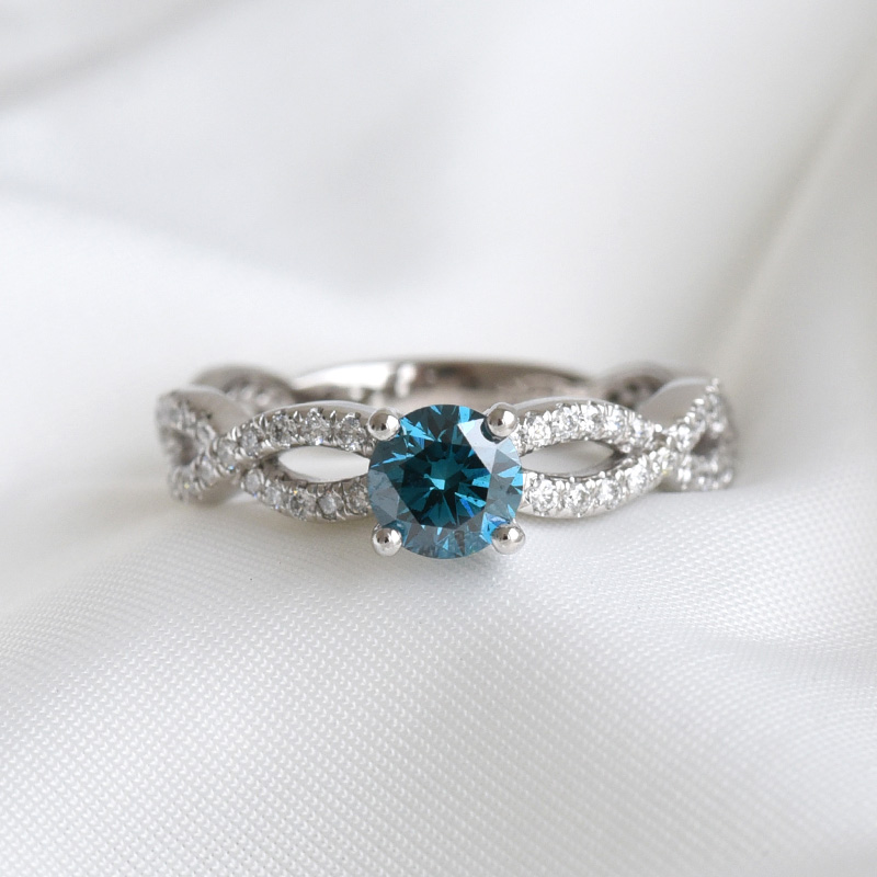 Romantický zásnubní prsten s modrým diamantem 82628