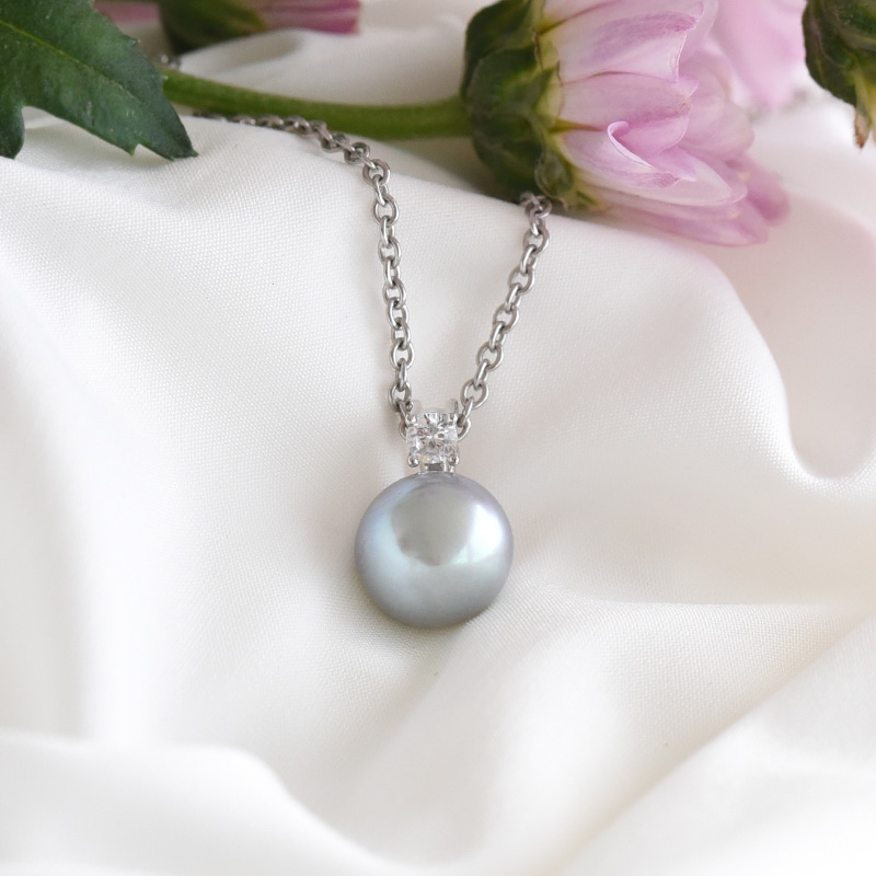 Náhrdelník s šedou perlou a zirkonem 83458