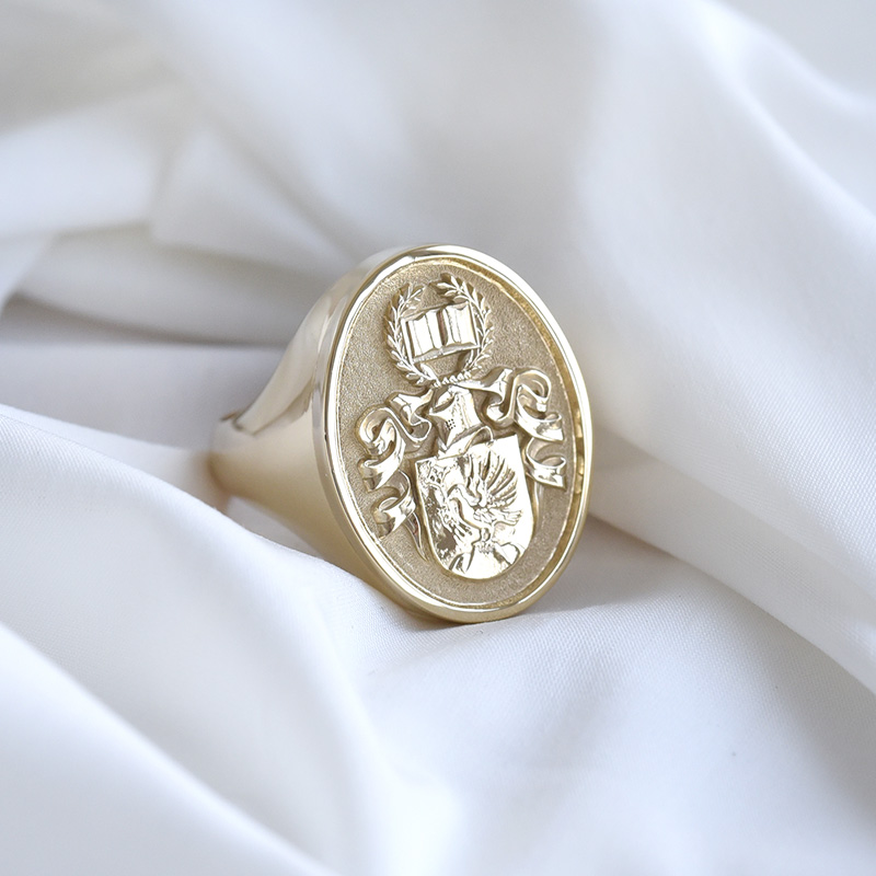 Zlatý pánský prsten s ručním gravírem