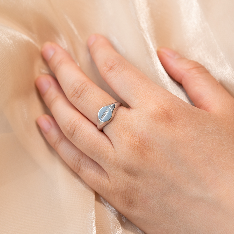 Stříbrný pečetní prsten s gravírem Mama 99748