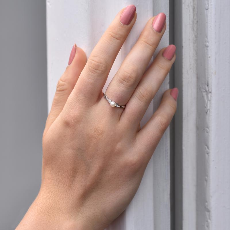Stříbrný elegantní prsten s perlou a lab-grown diamanty Margaux 104449