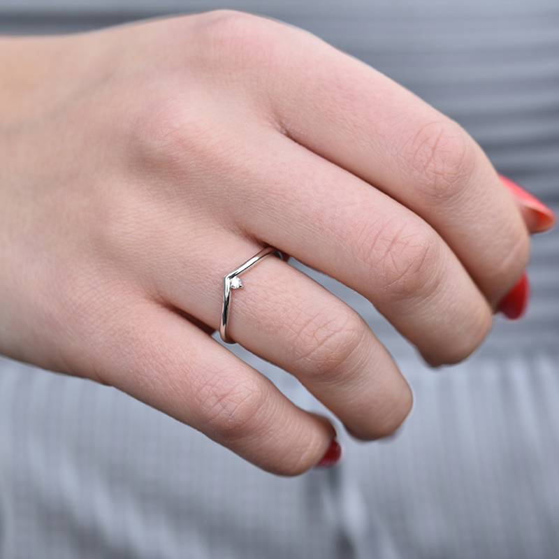 Stříbrný vykrojený prsten s lab-grown diamantem Crossley 104529