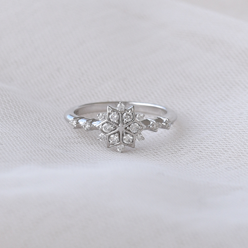 Stříbrný prsten s lab-grown diamantovou hvězdou Nighty 104719