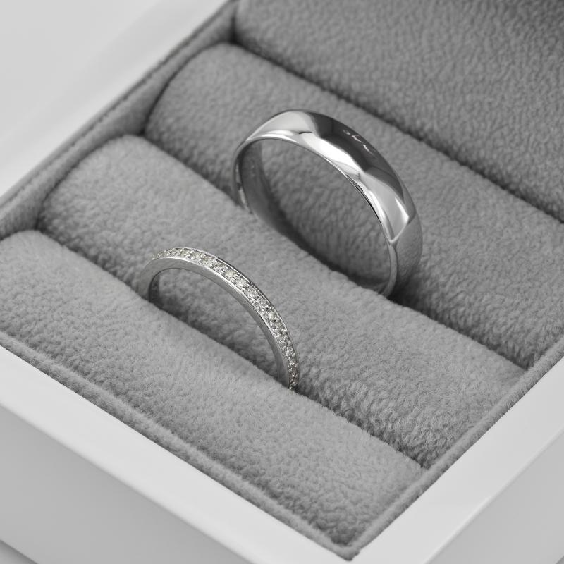 Dámský eternity prsten s moissanity a komfortní pánský prsten Mewya 105299