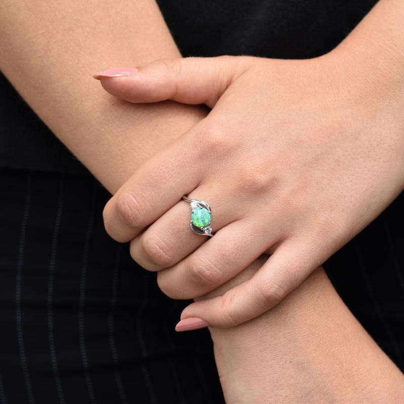 Prsten se zeleným opálem 10749