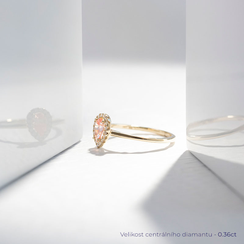 Zásnubní prsten s certifikovaným fancy pink lab-grown diamantem Simone 114129