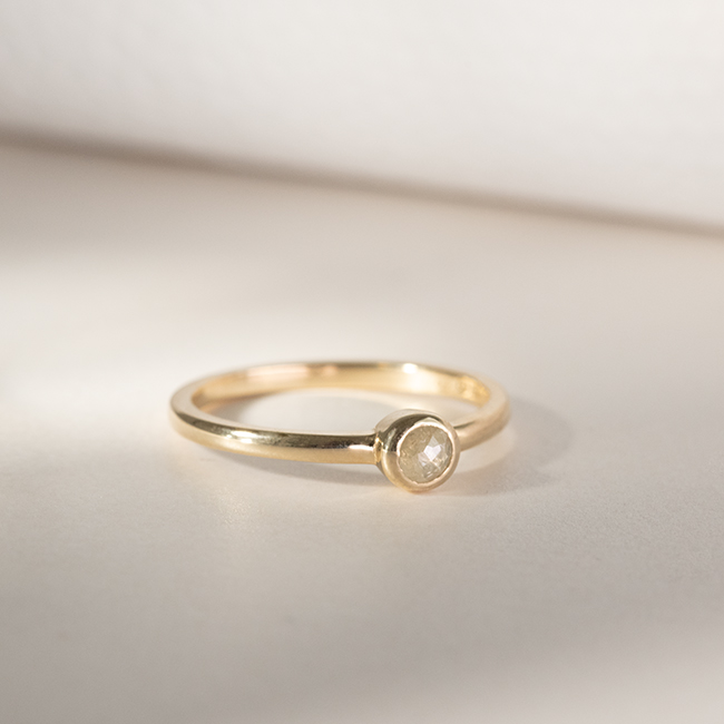 Minimalistický prsten se salt and pepper diamantem Emilien 119999