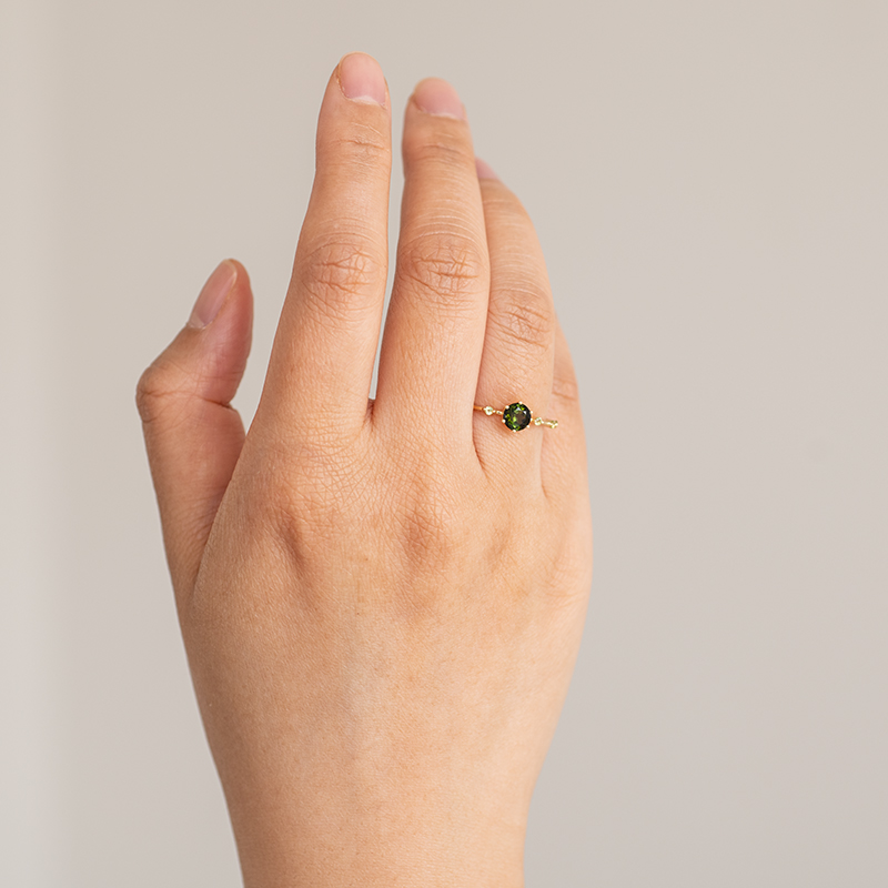 Prsten se zeleným turmalínem a postranními olivíny Imelda 120269