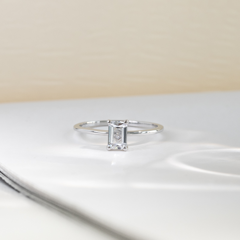 Zásnubní prsten s emerald lab-grown diamantem Olson 121339