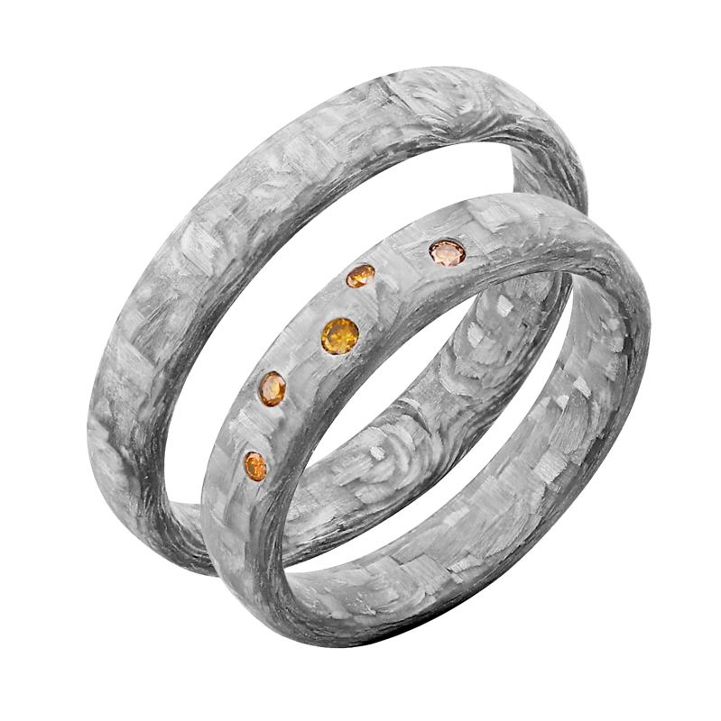 Mírně zaoblené snubní prsteny z karbonu s koňakovými diamanty Zain