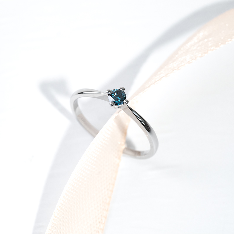 Zásnubní prsten s modrým diamantem Sevati 125349
