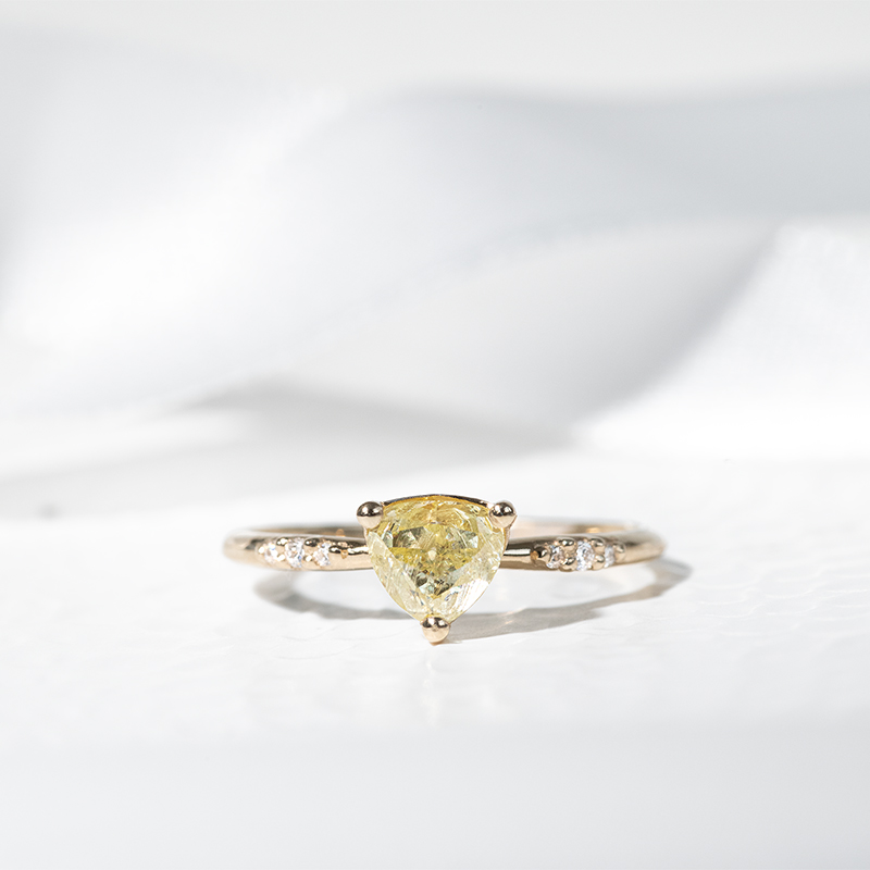 Zlatý zásnubní prsten se žlutým diamantem Julia 126149