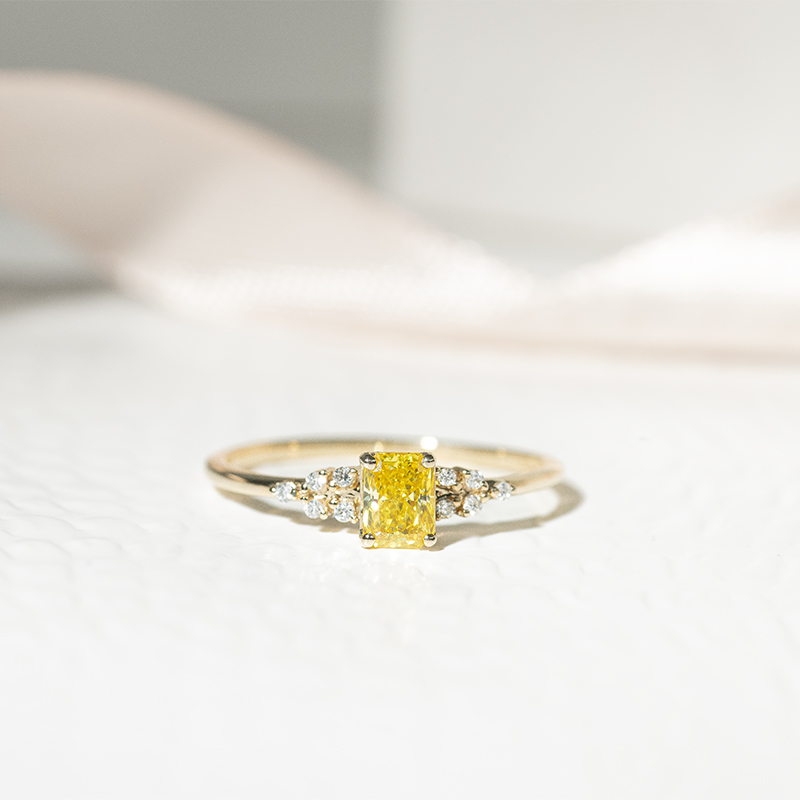 Zásnubní prsten s 0.42ct IGI certifikovaným žlutým lab-grown diamantem Adva 127109