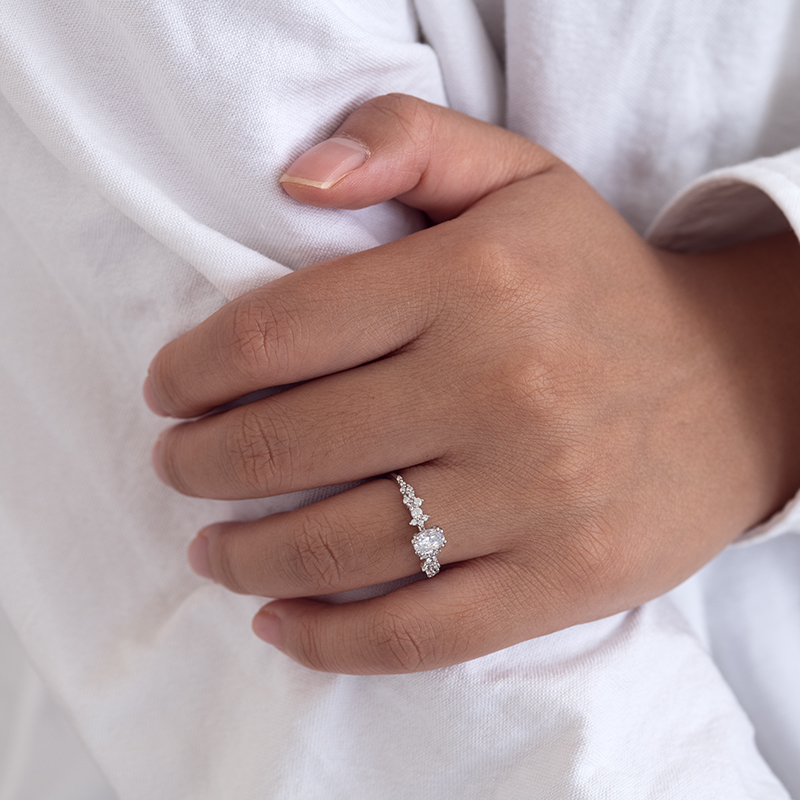 Zásnubní prsten s oval diamantem Mica 128469