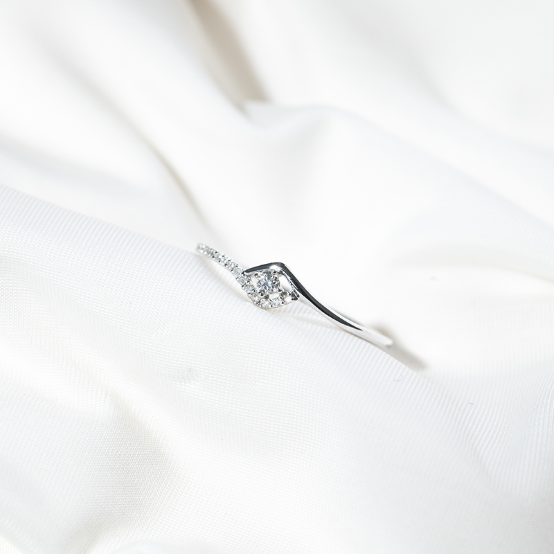Stříbrný romantický prsten s lab-grown diamanty Anthia 131299