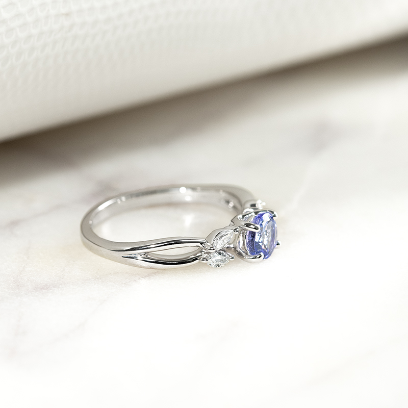 Zásnubní prsten s tanzanitem a marquise lab-grown diamanty Halym 132419