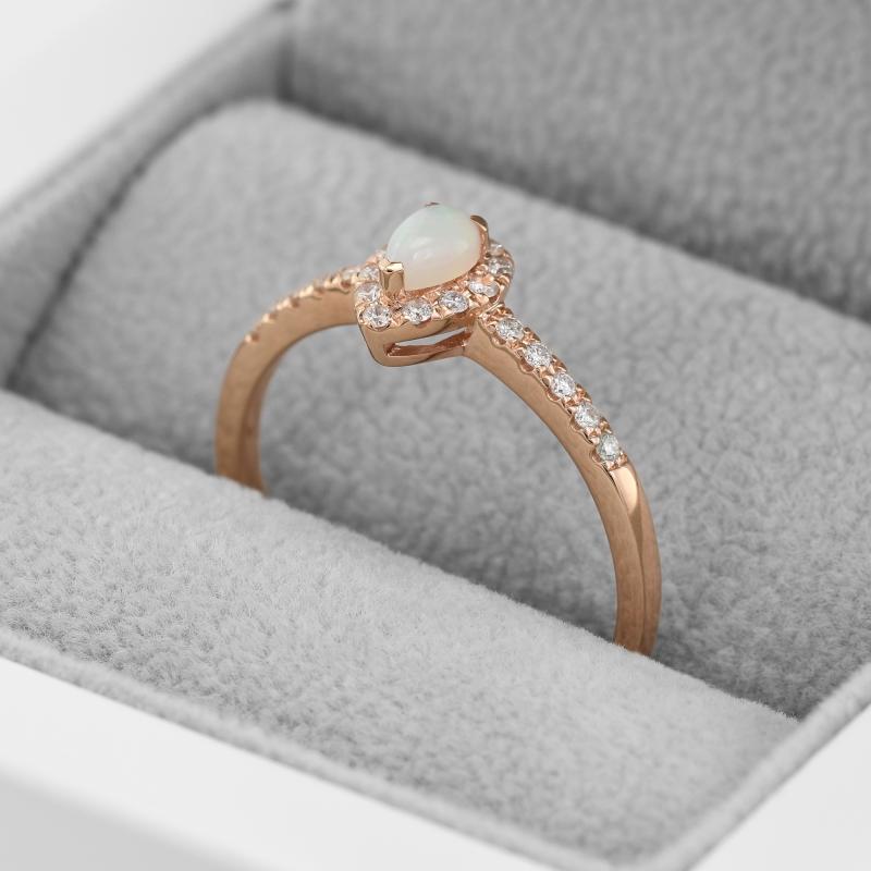 Opálový prsten s diamanty